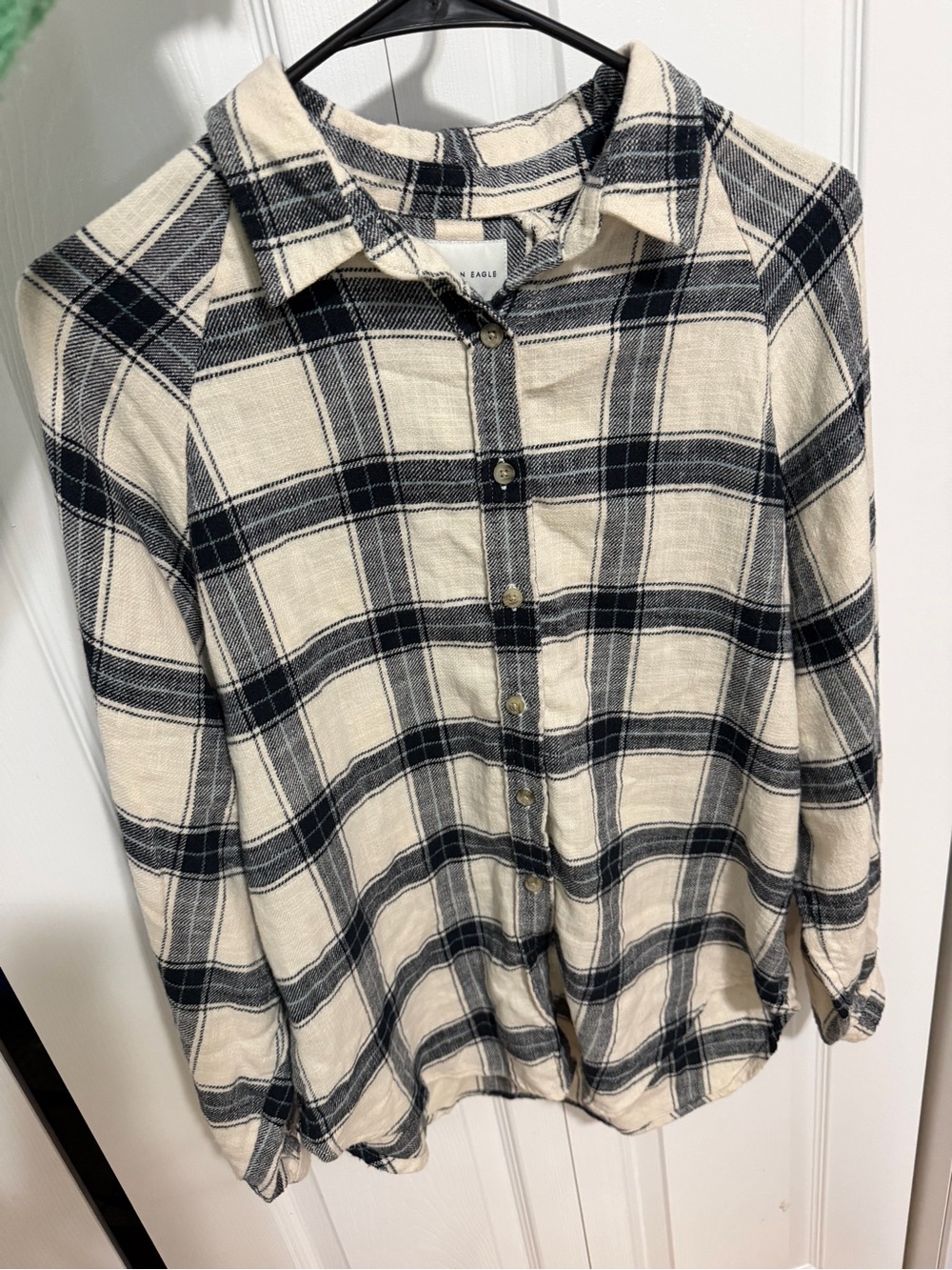 American Eagle Outfitters Cream and Black Plaid Button-Down Flannel